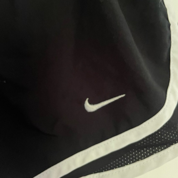 Nike women’s running shorts - Picture 3 of 4